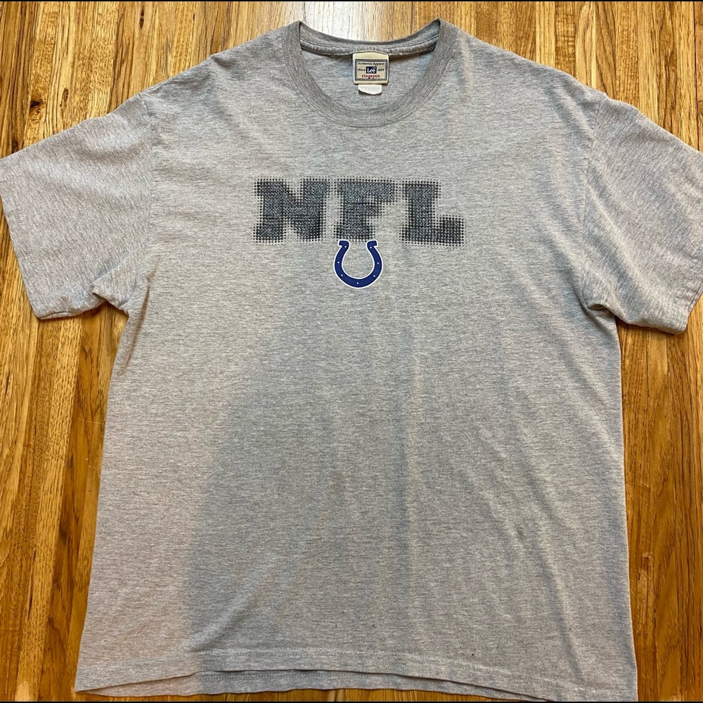 Colts NFL t-shirt.